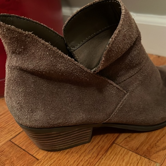 Me Too brown suede leather boots. Size 10M. Good preowned condition. - Picture 4 of 9